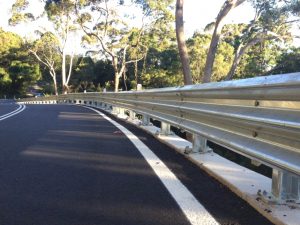 Jual Pembatas Jalan (Guardrail) Anti Korosi Lengkap Dengan Kompenennya